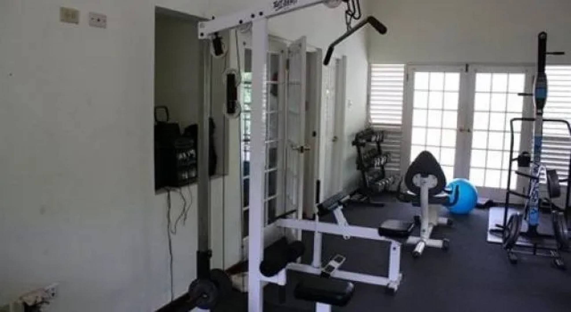 Hill Top Kingston Jamaica Bed & Breakfast