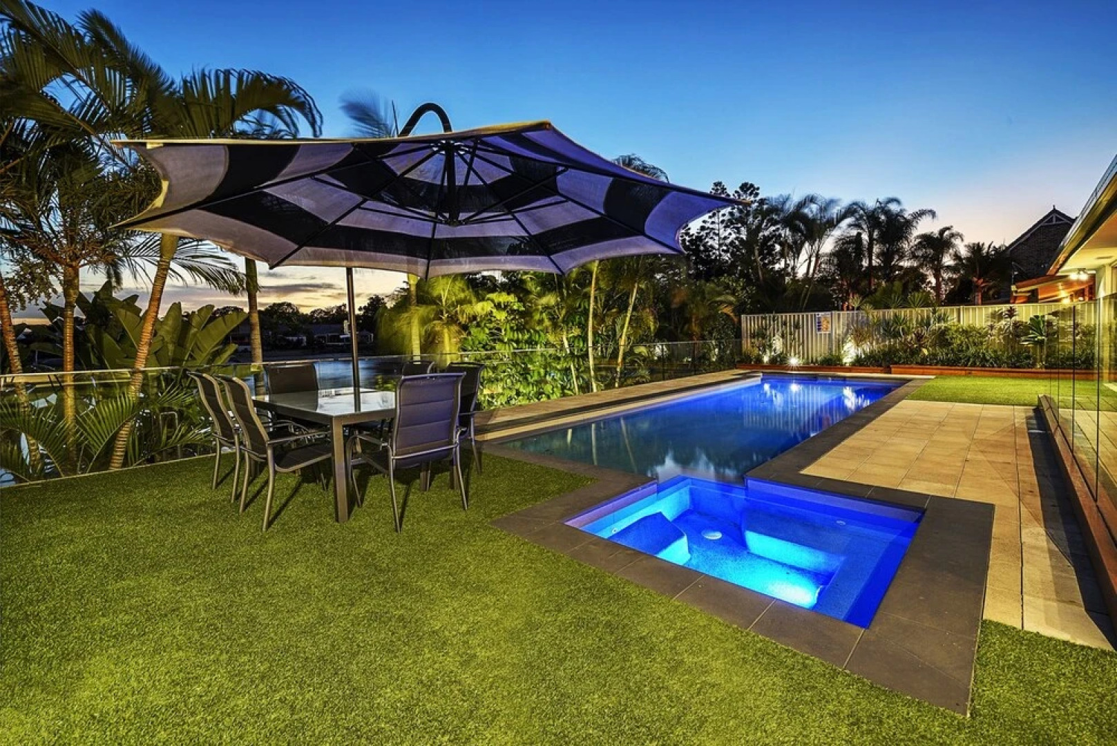 Just in Paradise Waterfront 5 Bedroom Deluxe House Central Broadbeach