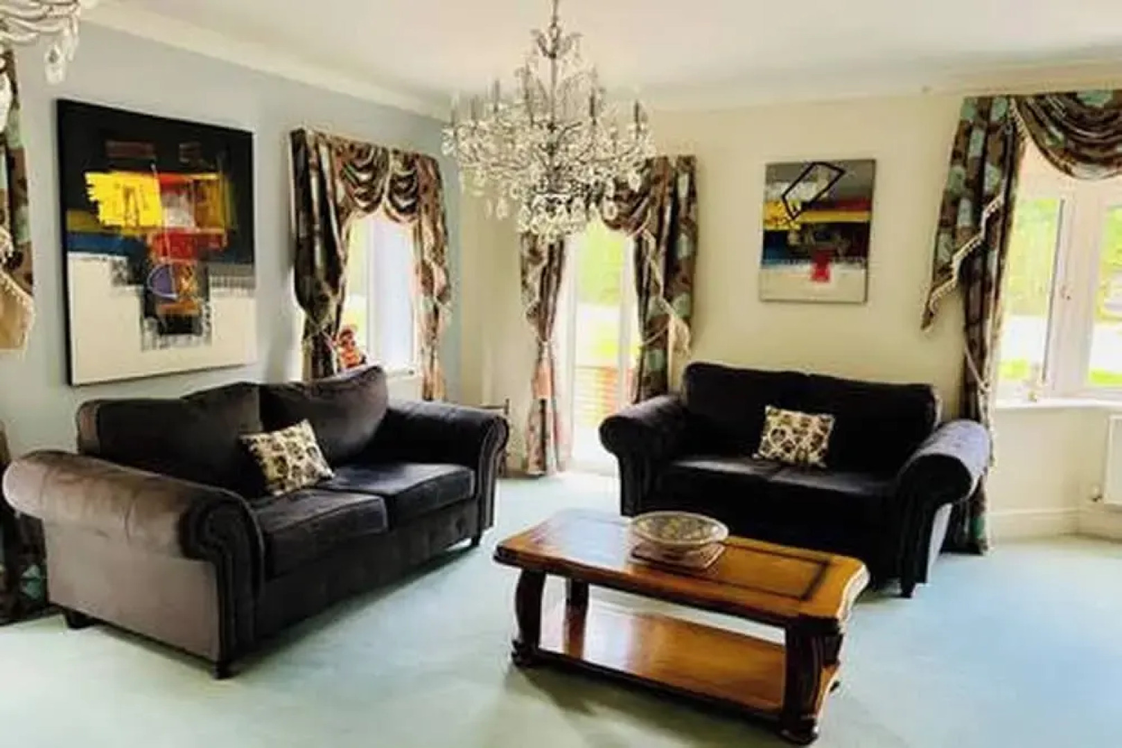 Stratford 4 BR Family Mansion With Pool, Gym & BBQ