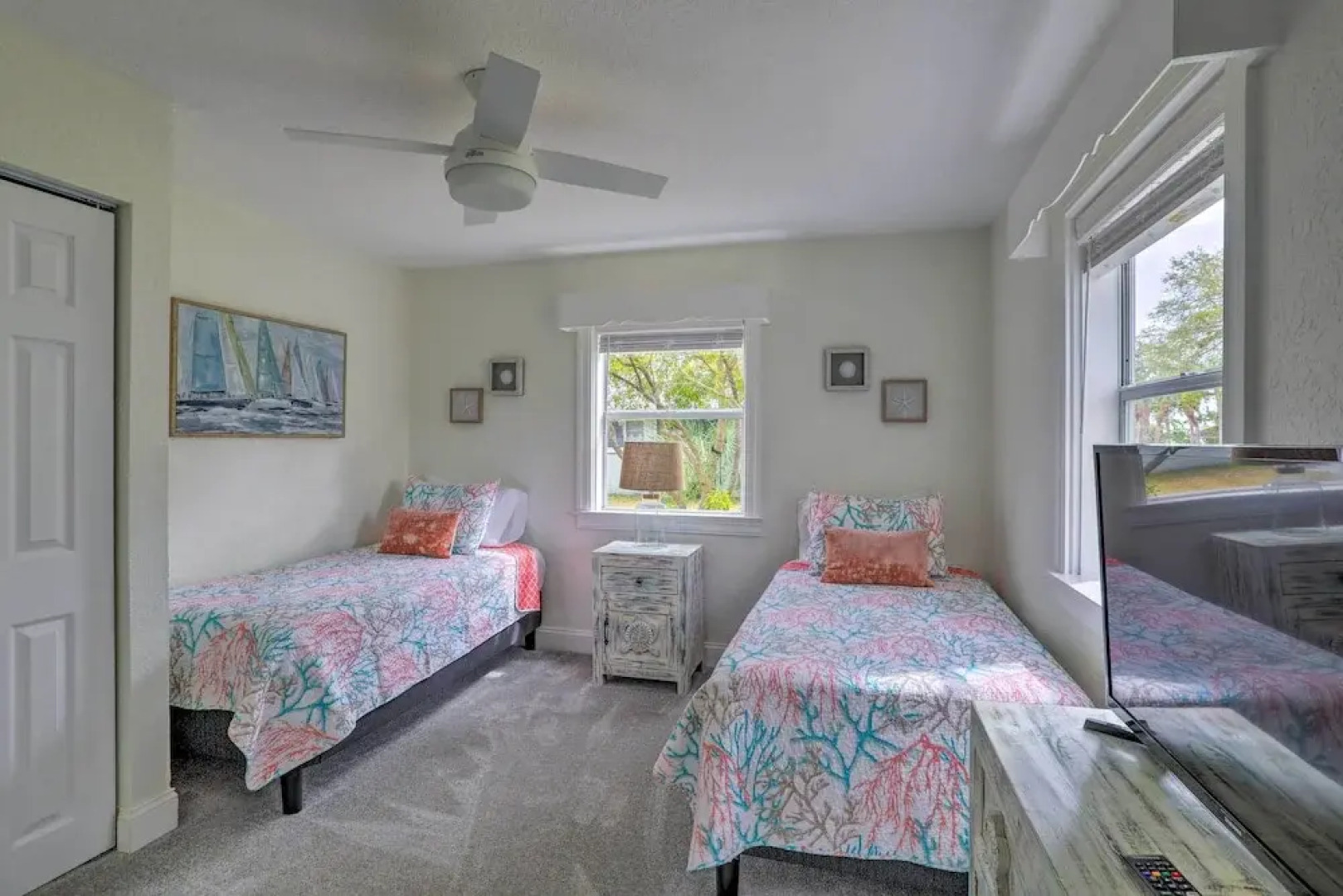 Tampa Bay Area Cottage w/ Gas Grill and Fire Pit!