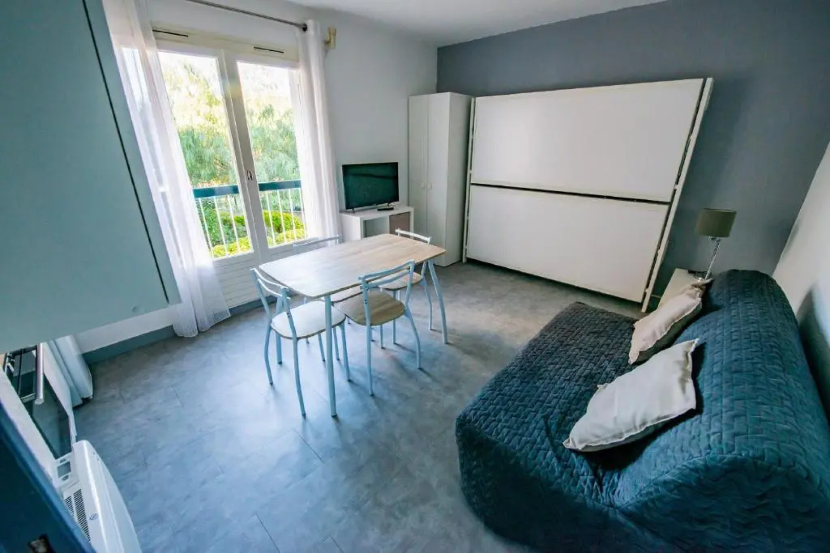 Studio 2 + 2 dans résidence avec piscine