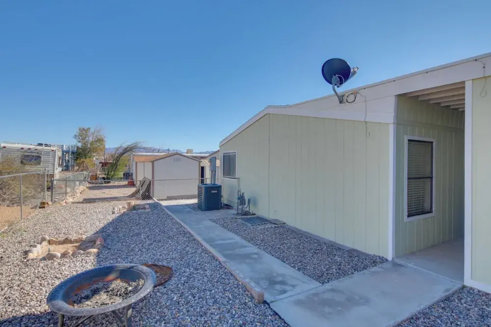 Bullhead City Home w/ Fire Pit - Walk to CO River!