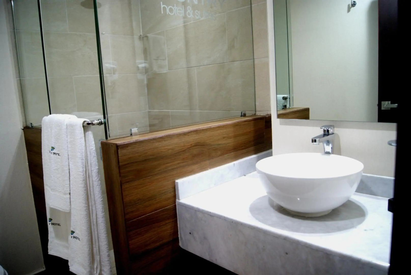 Country Hotel and Suites