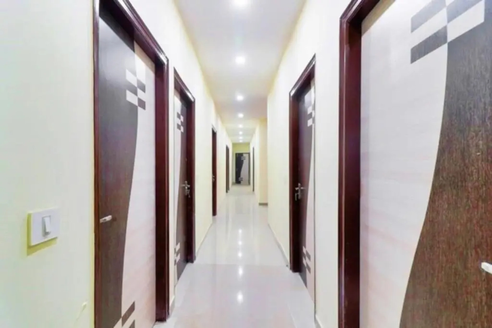 Hotel Station View Mughalsarai by ShriGo Hotels