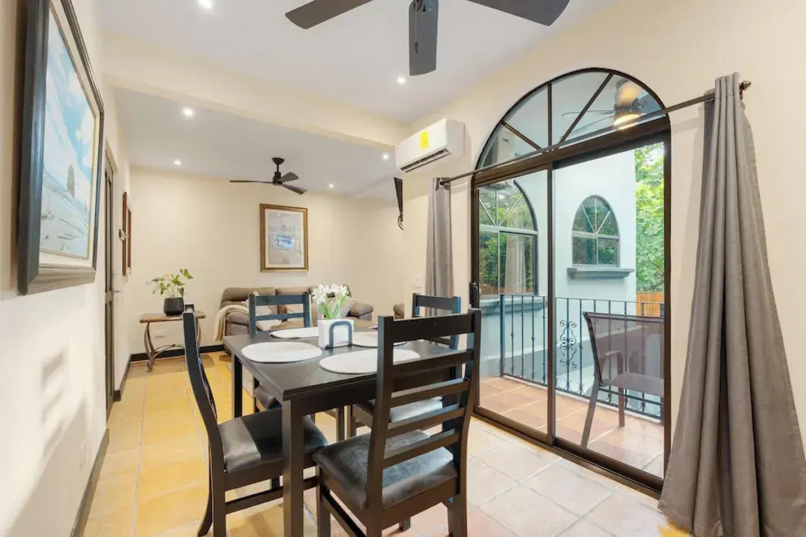 Suite 3 - Jaguar Beach & Pool 2 BR Condo