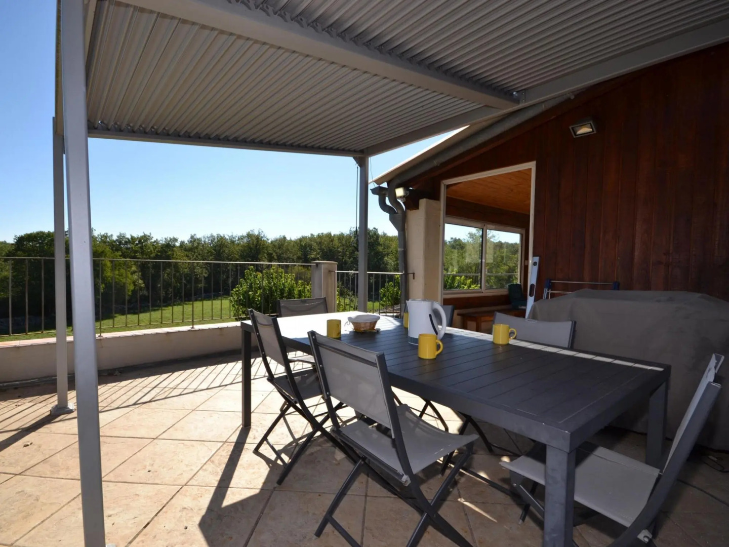 Vintage Holiday Home in Lanas with Swimming Pool