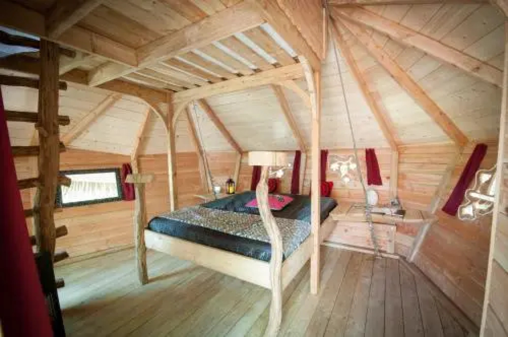 Les Cabanes au Bois dOrient