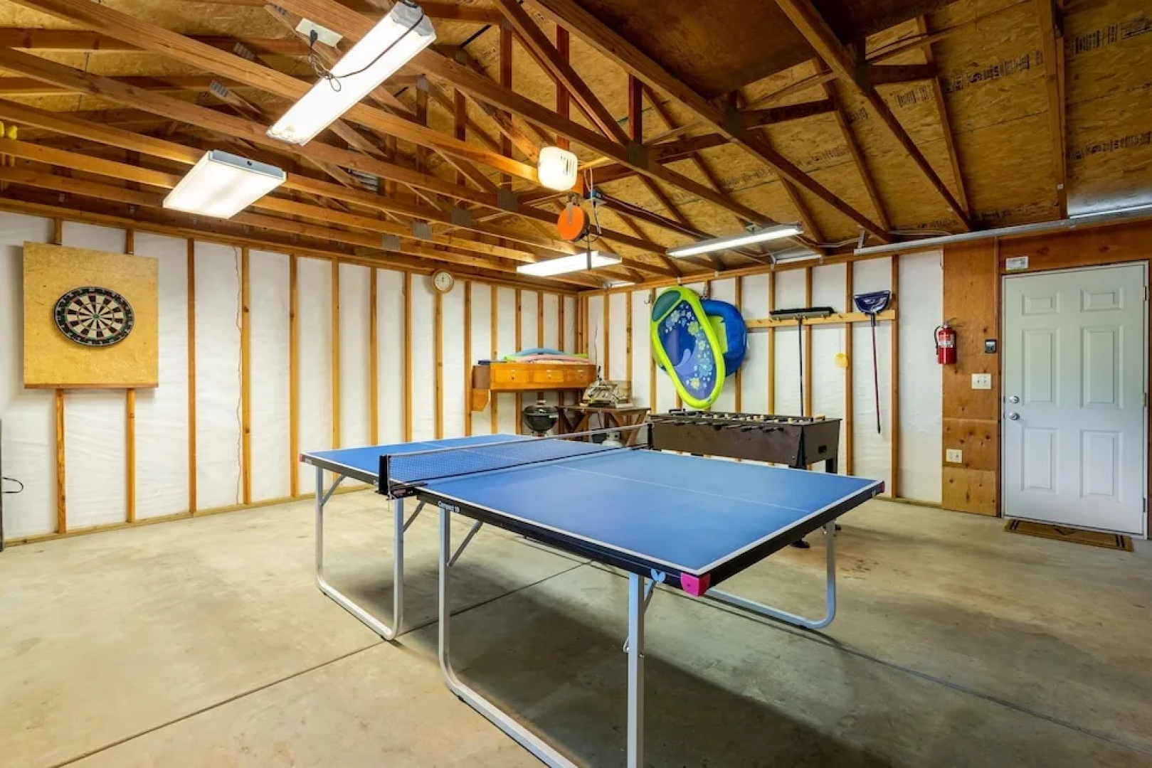 The Gathering Place - 2-Level Home with Game Room by Yosemite Region Resorts