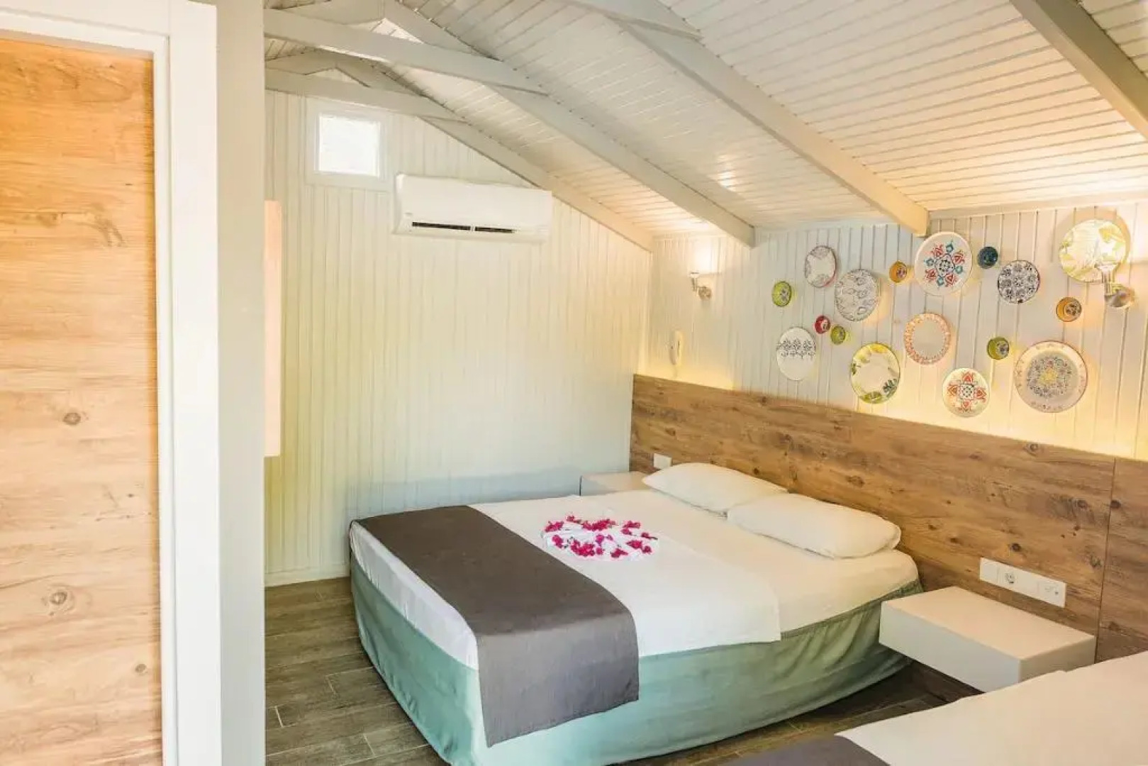 Отель Leda Beach