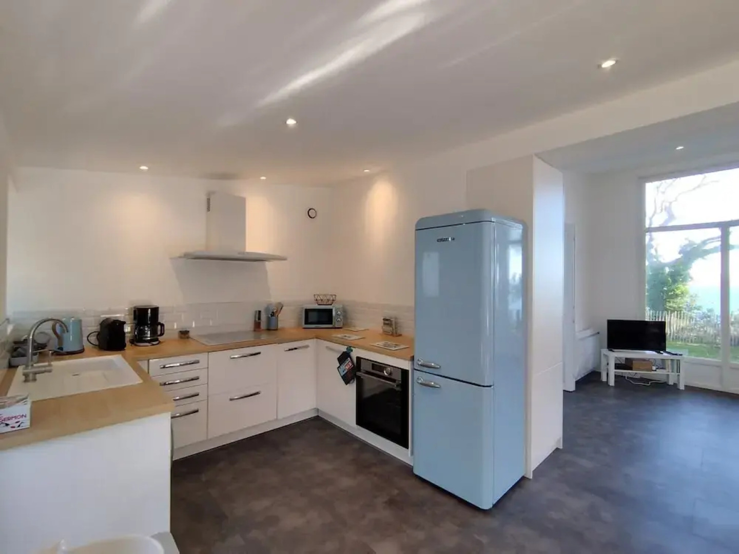 Superb Villa With sea View Near the Beach