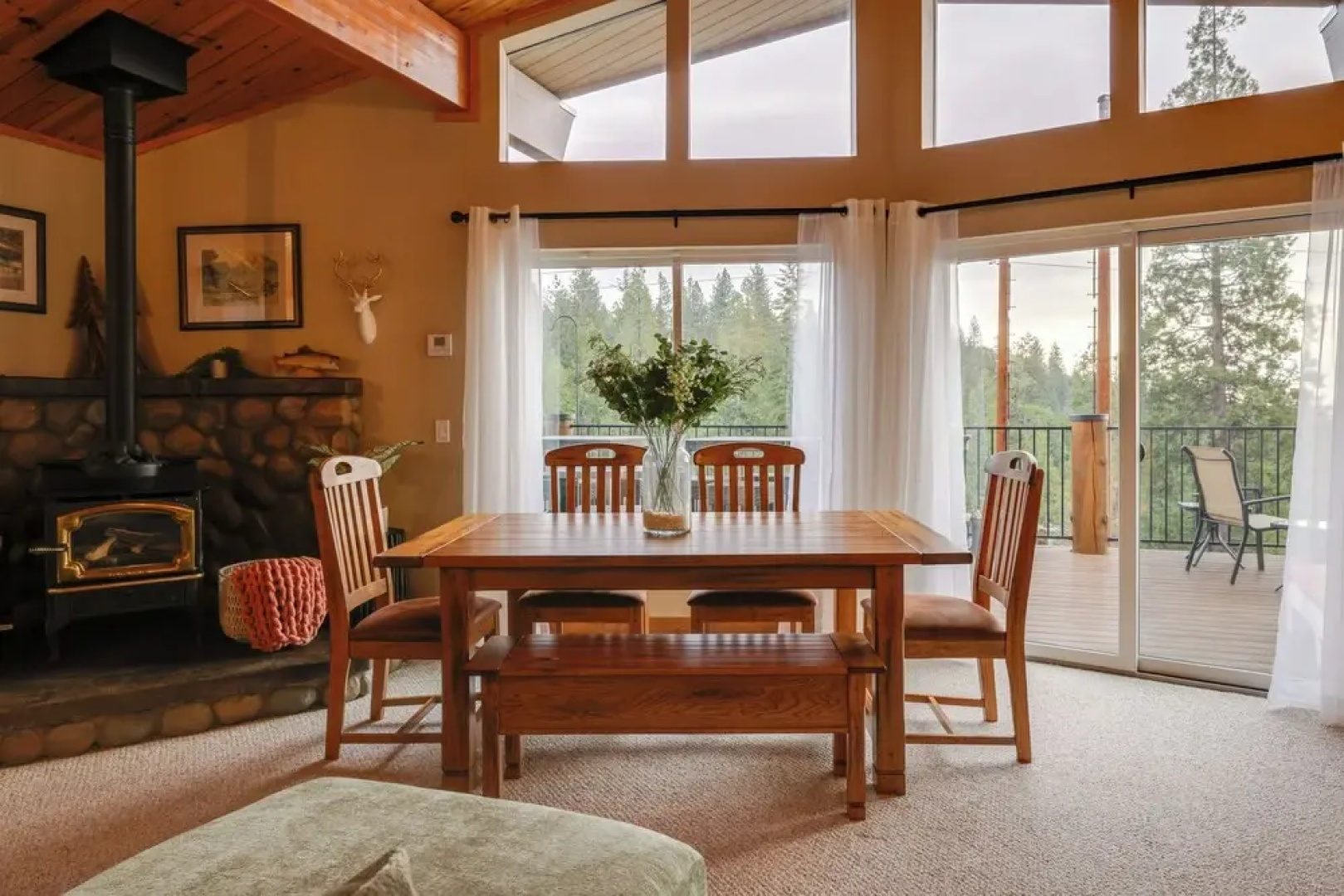 Hot Tub + Scenic Views: Luxury Twain Harte Cabin!