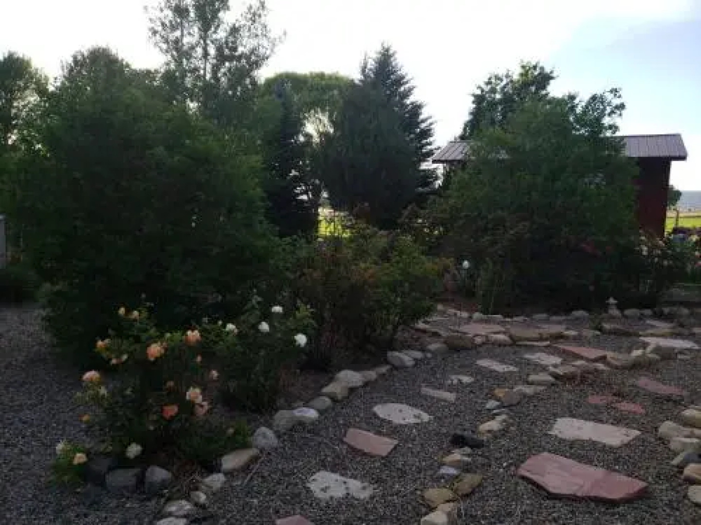 Grizzly Roadhouse Bed & Breakfast and Vacation Rentals