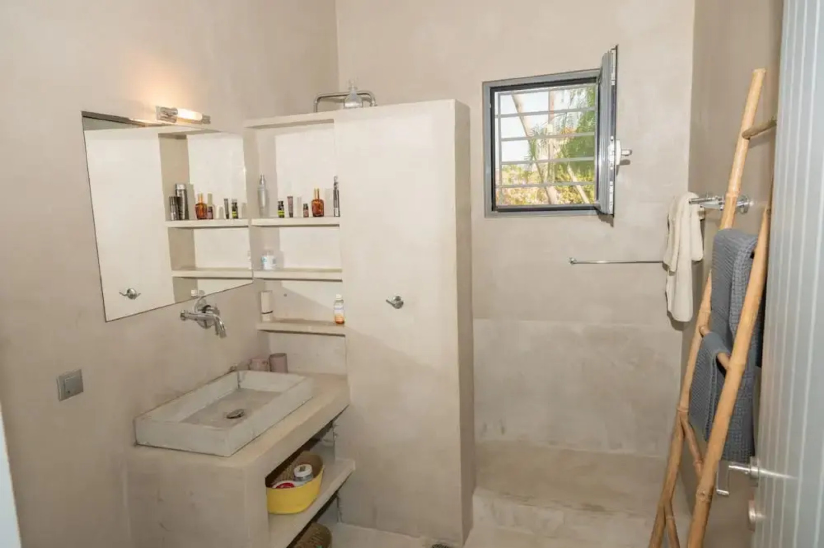 Beach Villa Next To The Waves