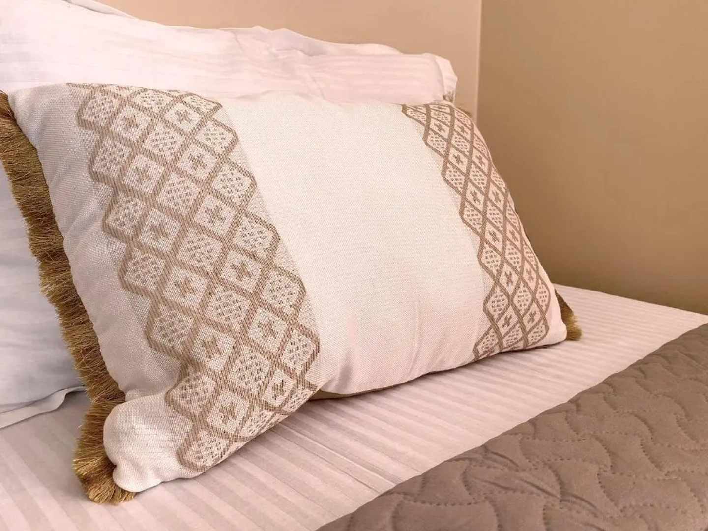 Mandarin Restoran & Hostel