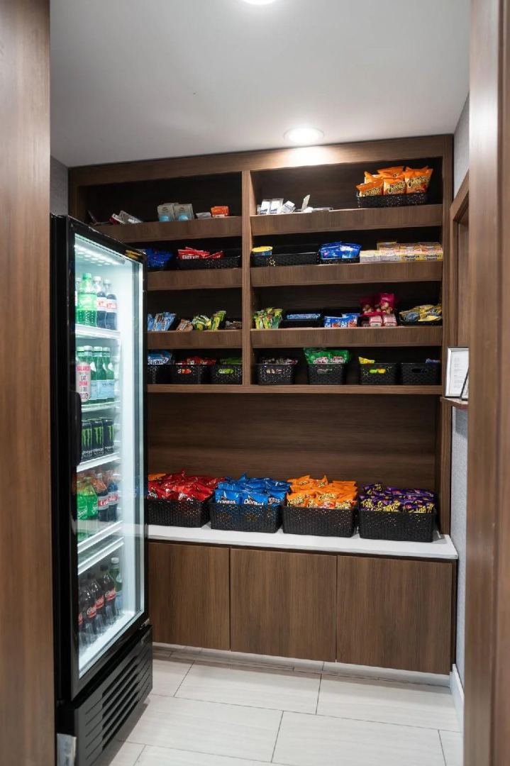 Holiday Inn Express & Suites Lake Forest by IHG