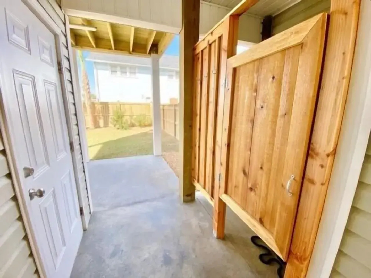 Hale Makai - Relaxing Family Vacation Just A Block From The Beach! Amazing Sunrise And Sunset Views From Four Decks! 3 Bedroom Townhouse by Redawning