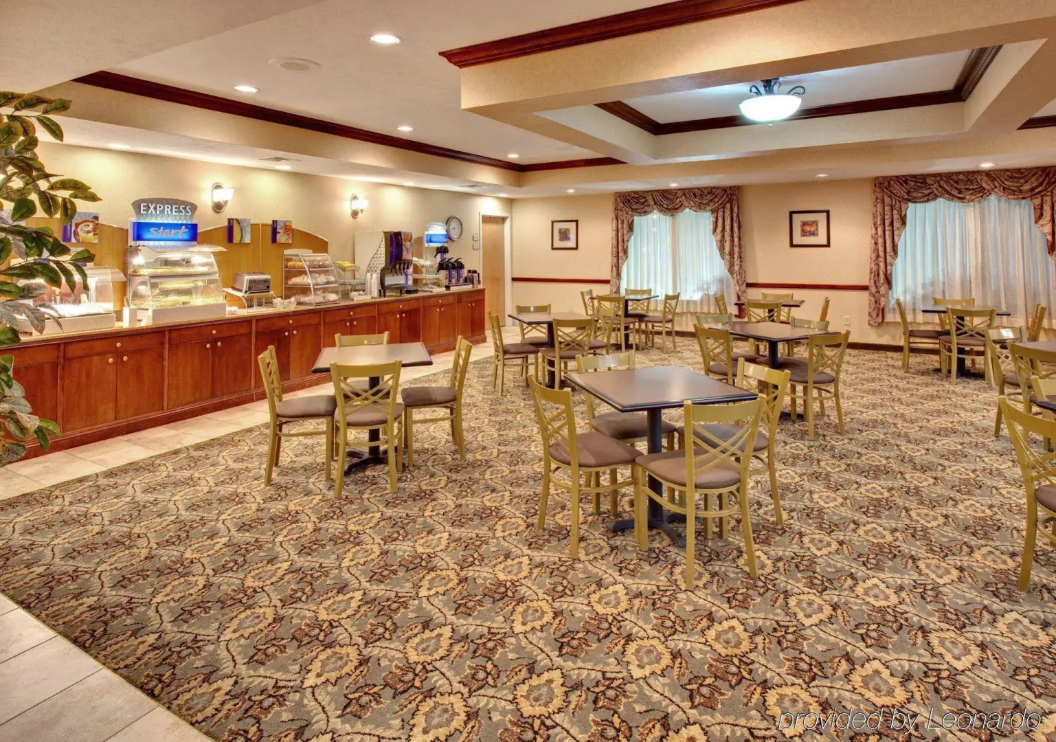 Holiday Inn Express Hotel & Suites Bismarck by IHG
