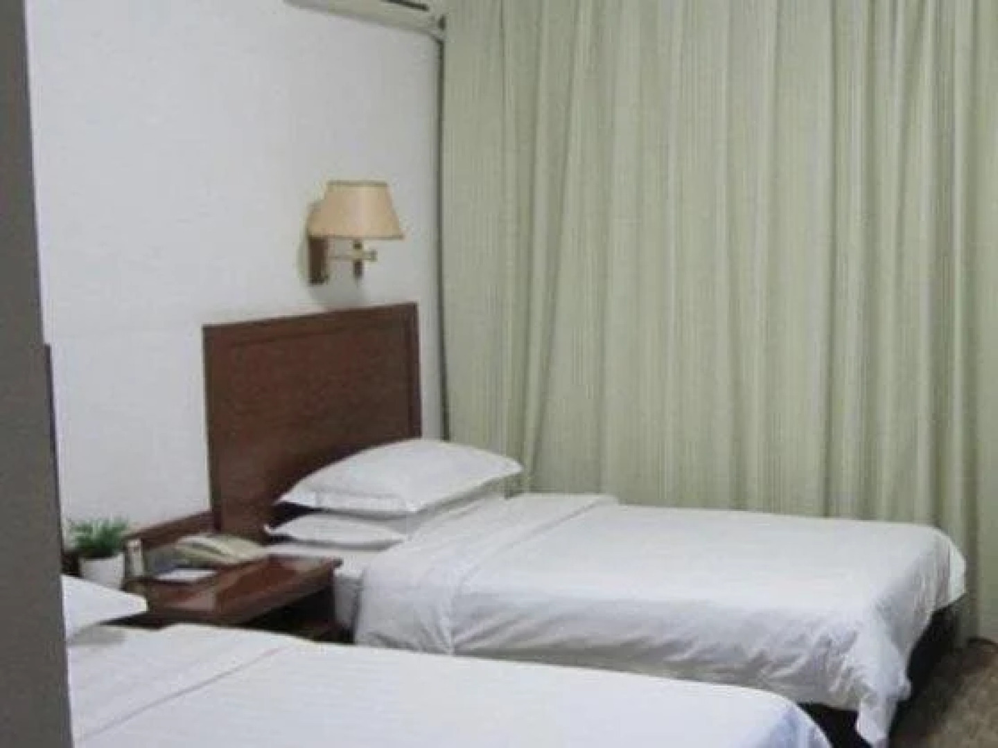 Huili Business Hotel