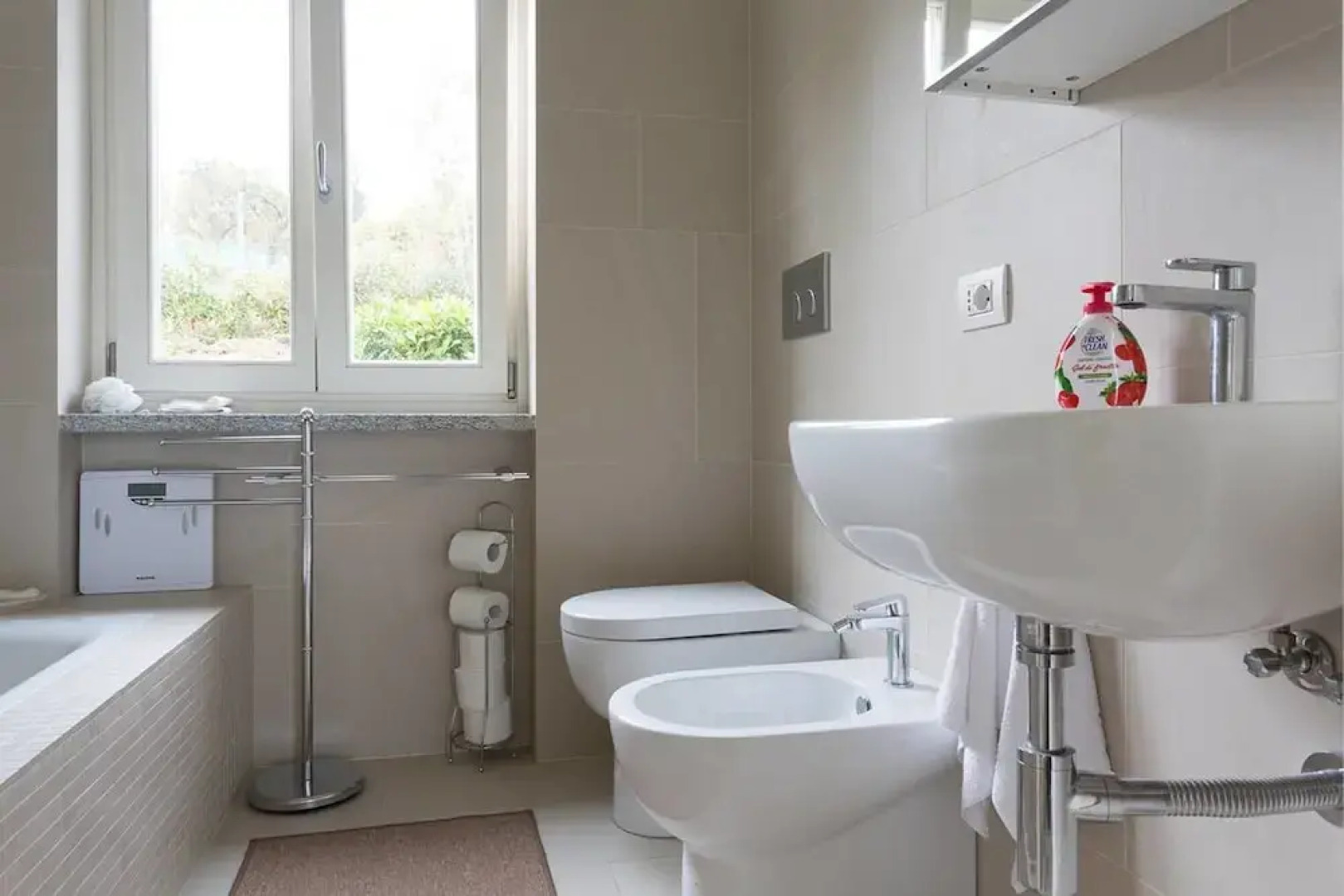 Contemporary 3 Bed Italian Lakes Villa, Lake Views, Wifi, BBQ