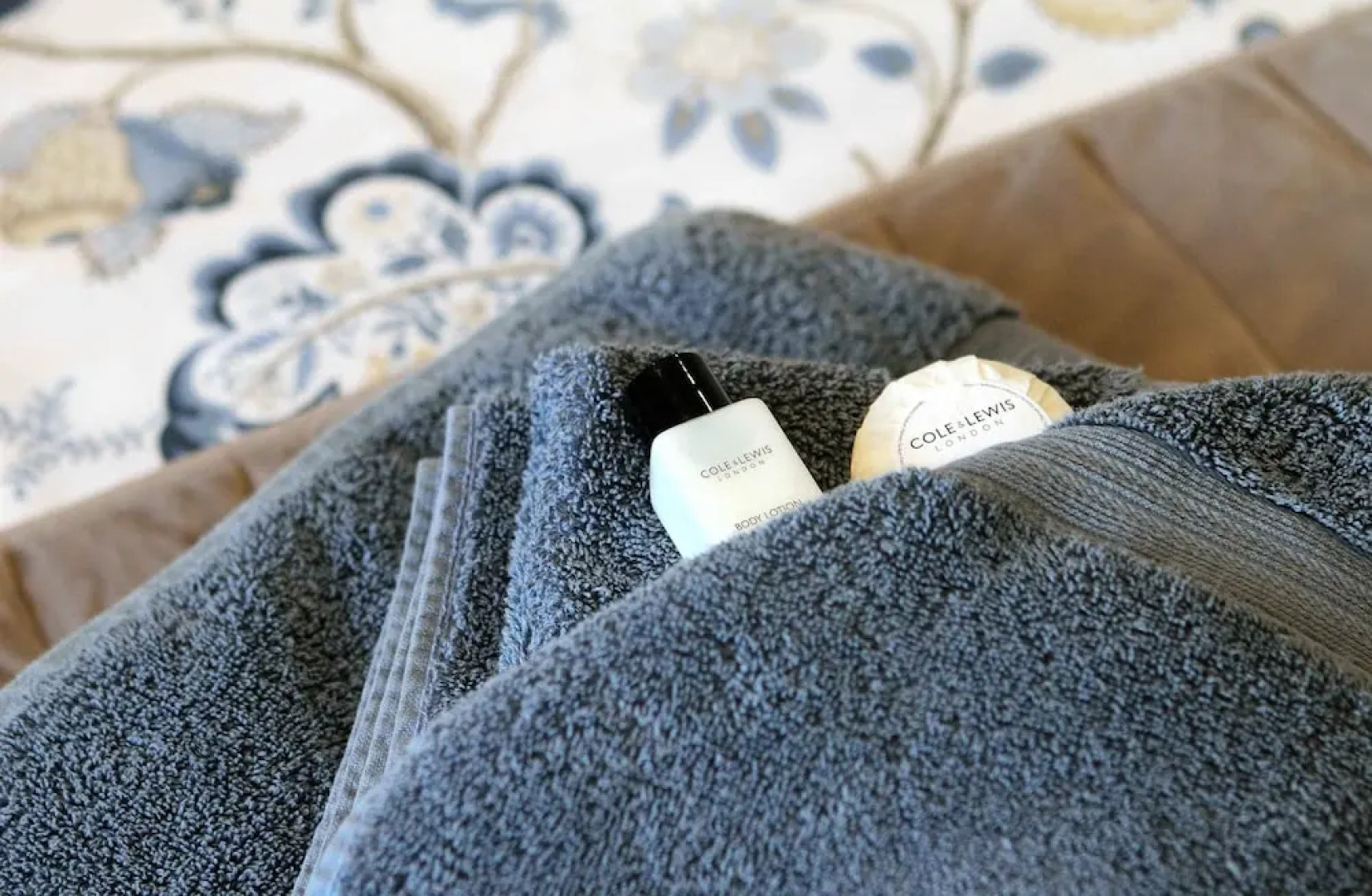 The Granary and Teals Den at Carters Barn Farm