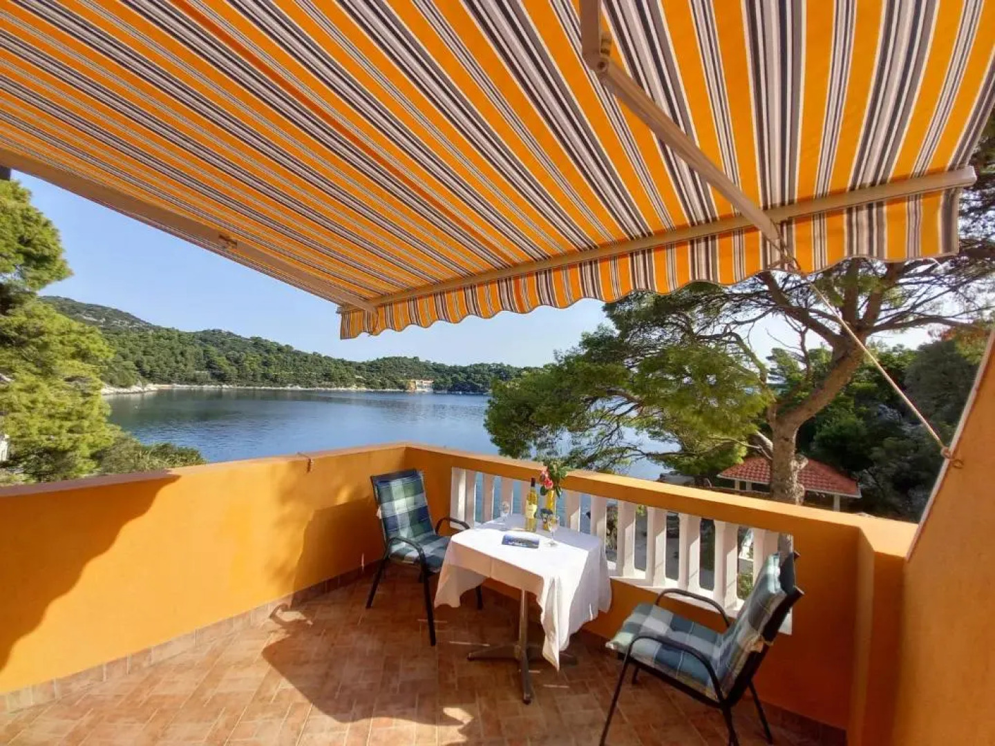 Apartments Vinko Mljet- One-bedroom Apartment With Terrace