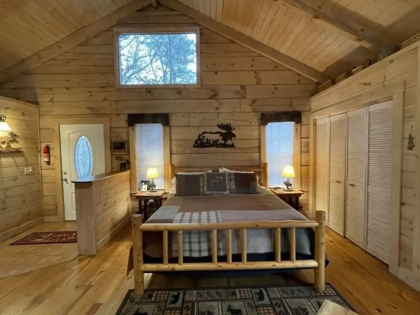 Private and Perfect! - hot tub, king bed, fireplace - dog and motorcycle friendly Studio Cabin by RedAwning