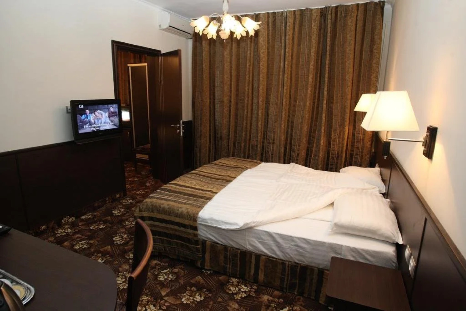 Hotel & Restaurant The House