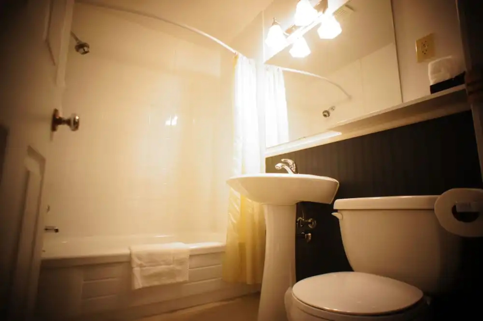 Silverwood Inn & Suites