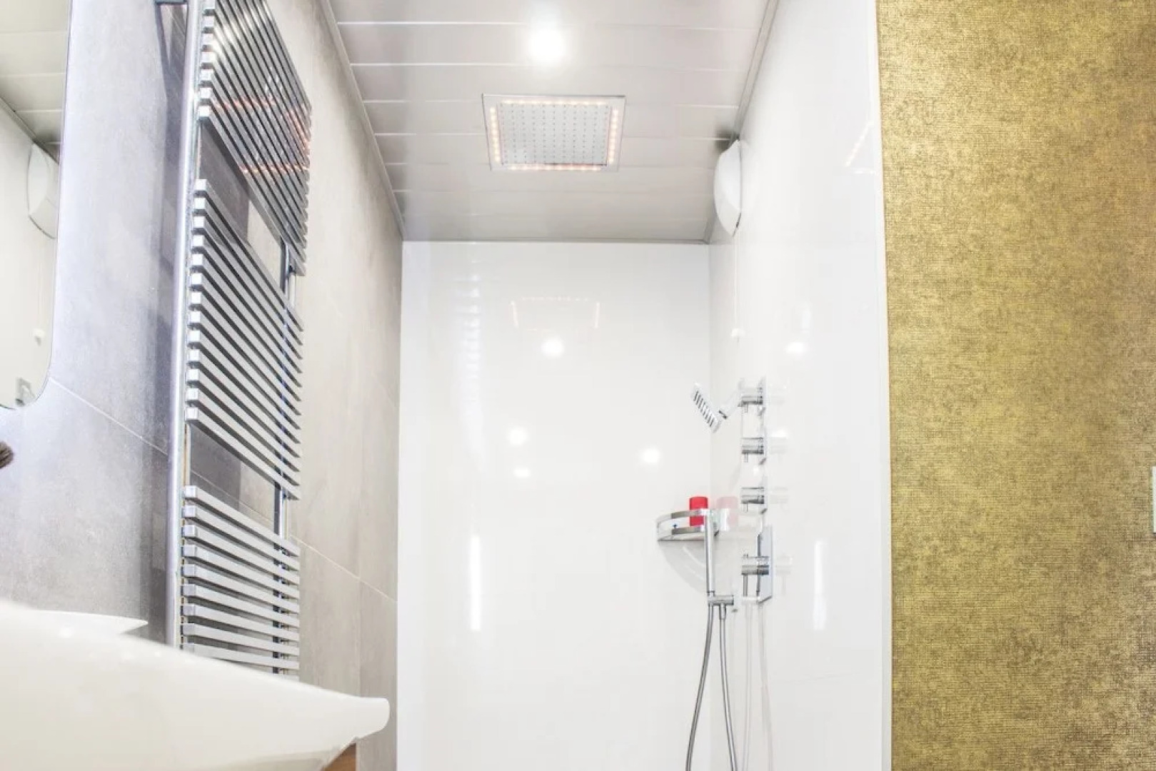 Spacious Apartment With Balcony / Terrace Crossing in Green Surroundings