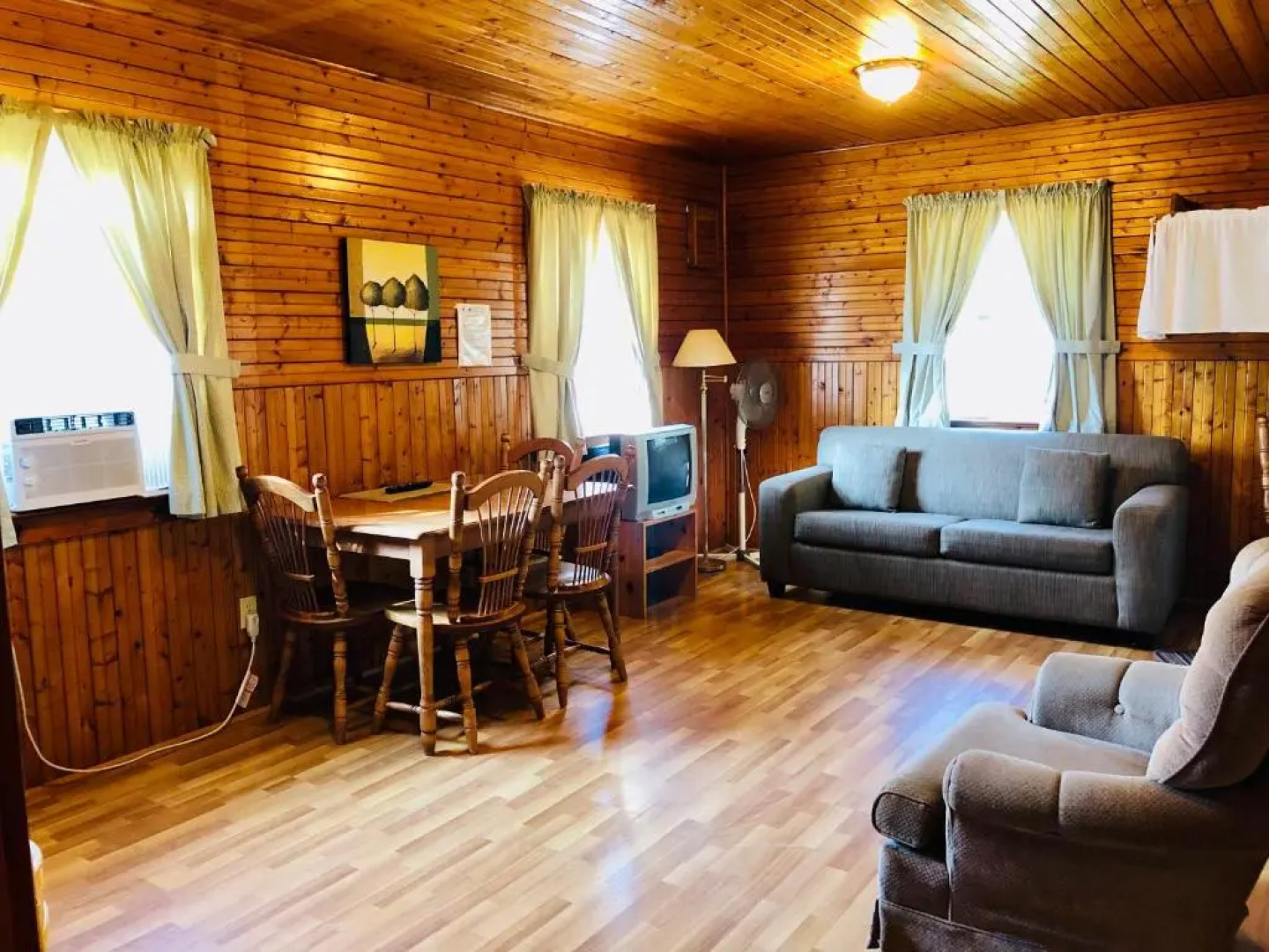 Green Gables Bungalow Court