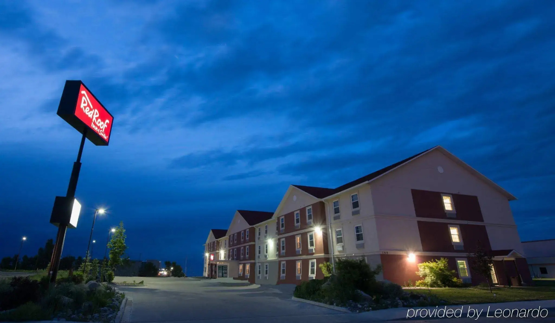 Red Roof Inn & Suites Dickinson