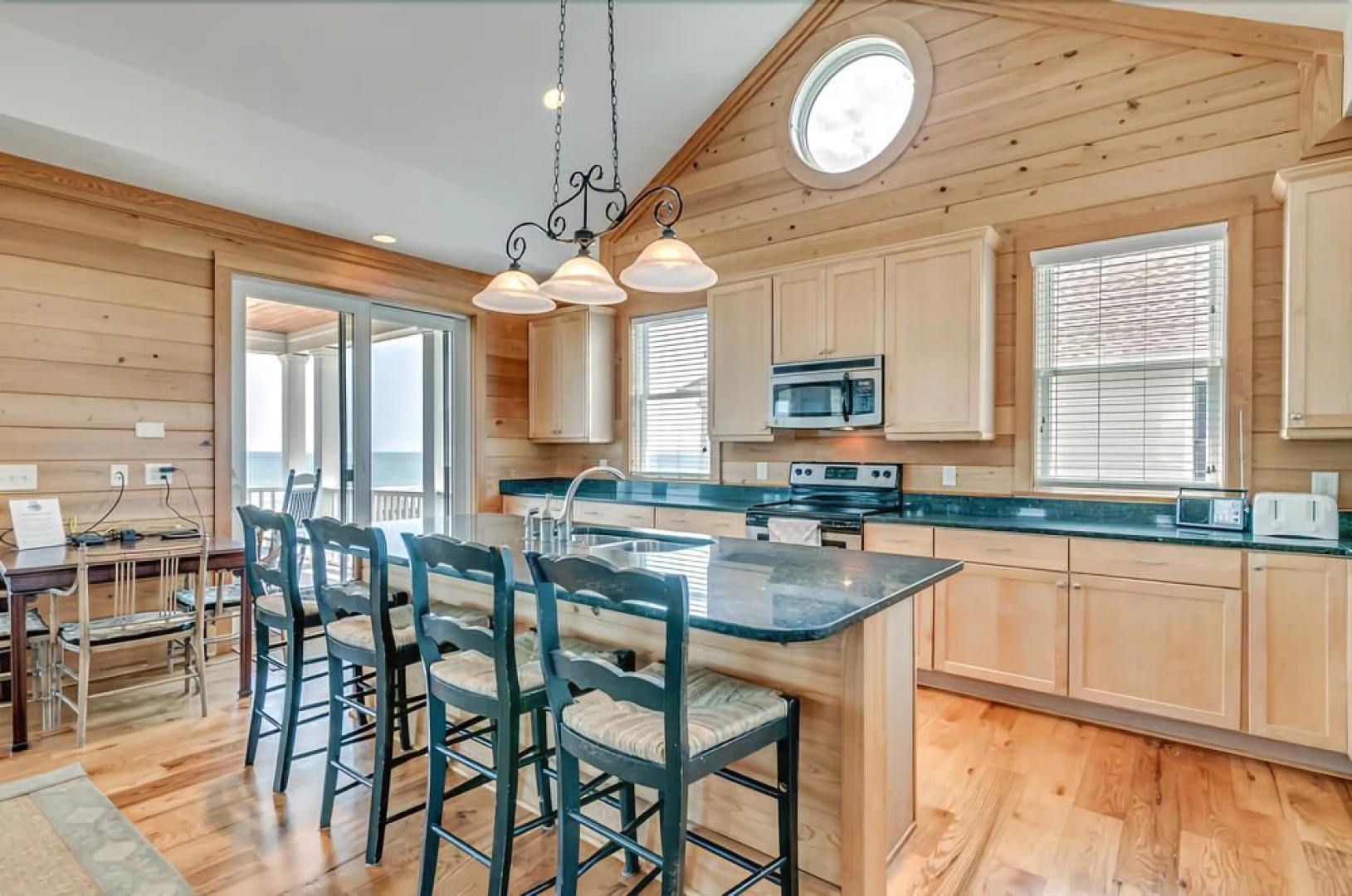 1001 Mr Bug s Summer 6 Br home by RedAwning