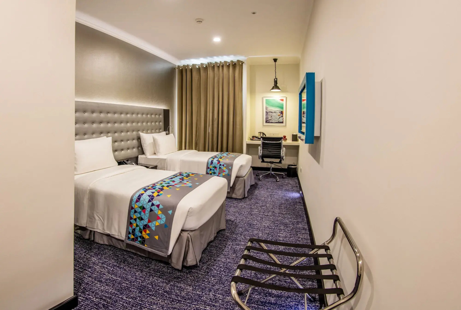 Fairway Colombo - Sri Lanka's First Hotel With Robot Technology