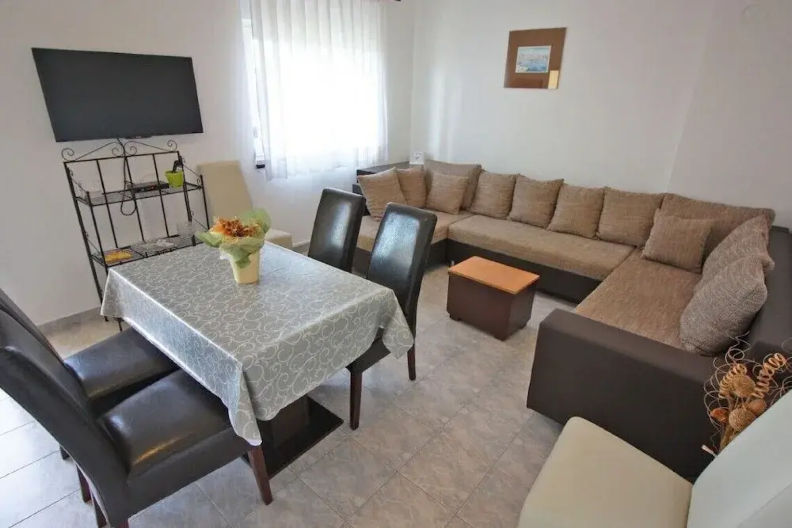 Two-bedroom apartment with sea view