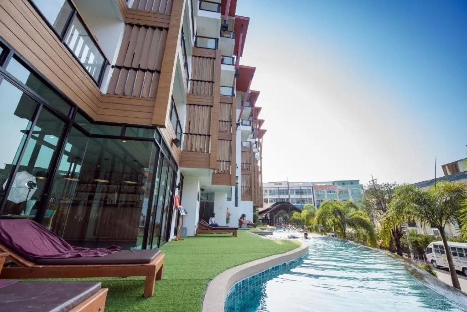 Отель The Lunar Patong