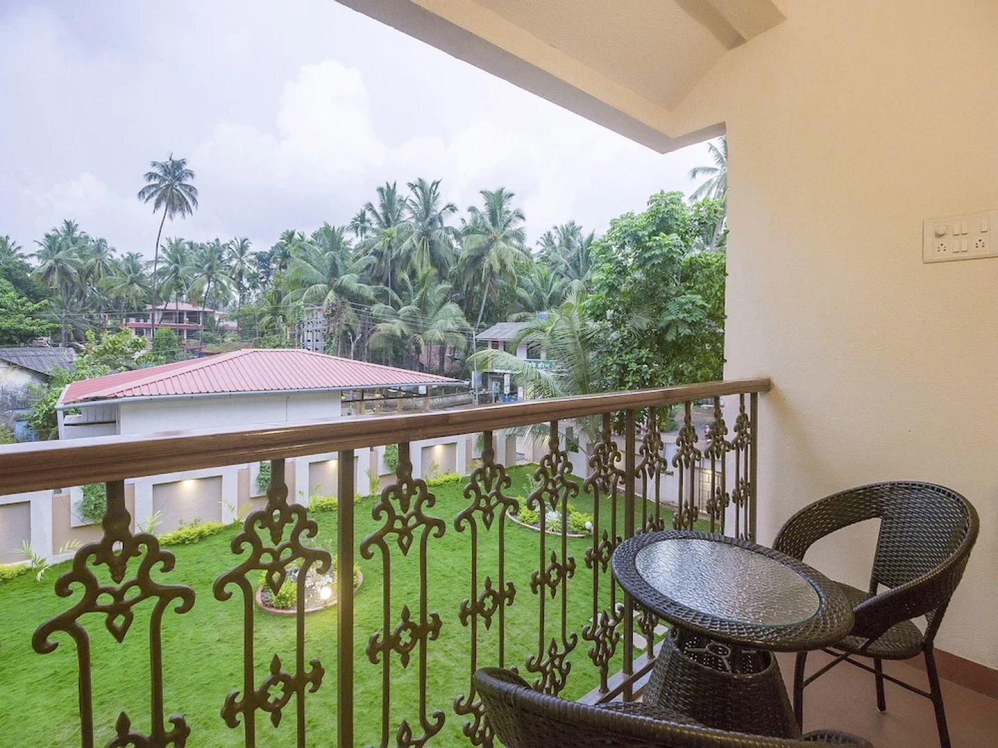 OYO 15553 Evergreen Holiday Home