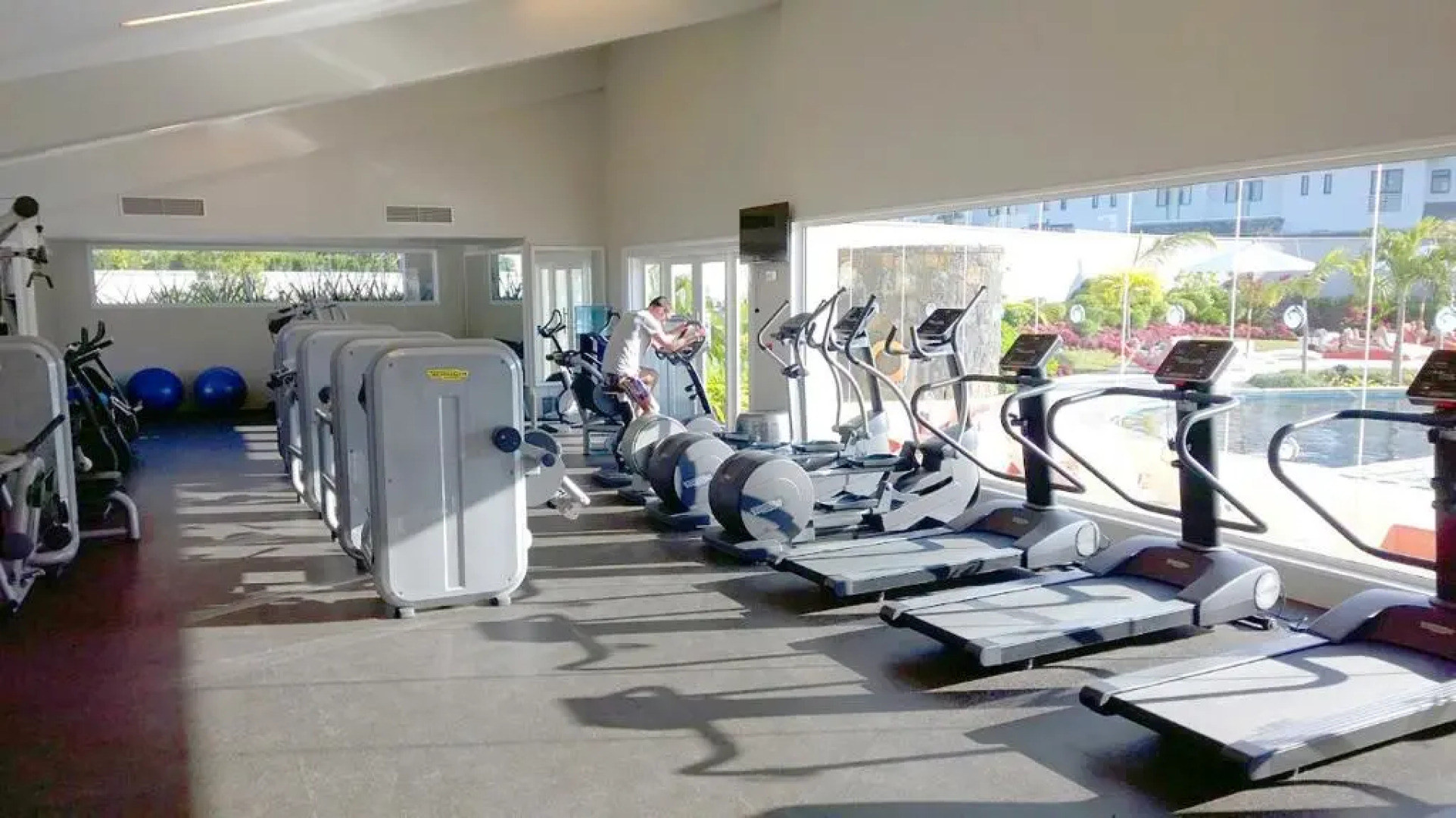 Azuri Ilea 37 with private Garden