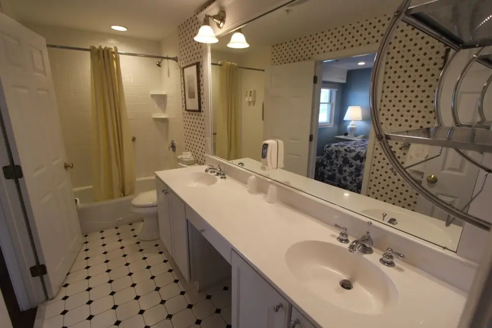 Edgewater Beach Resort, a VRI resort