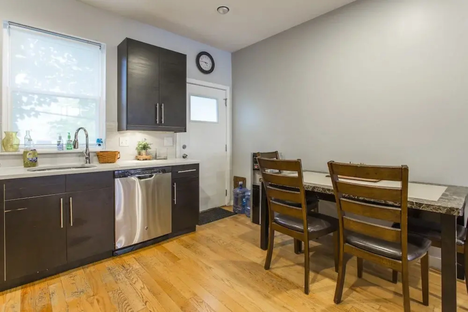 Philly's Finest - Roof Deck, Pool Table and More