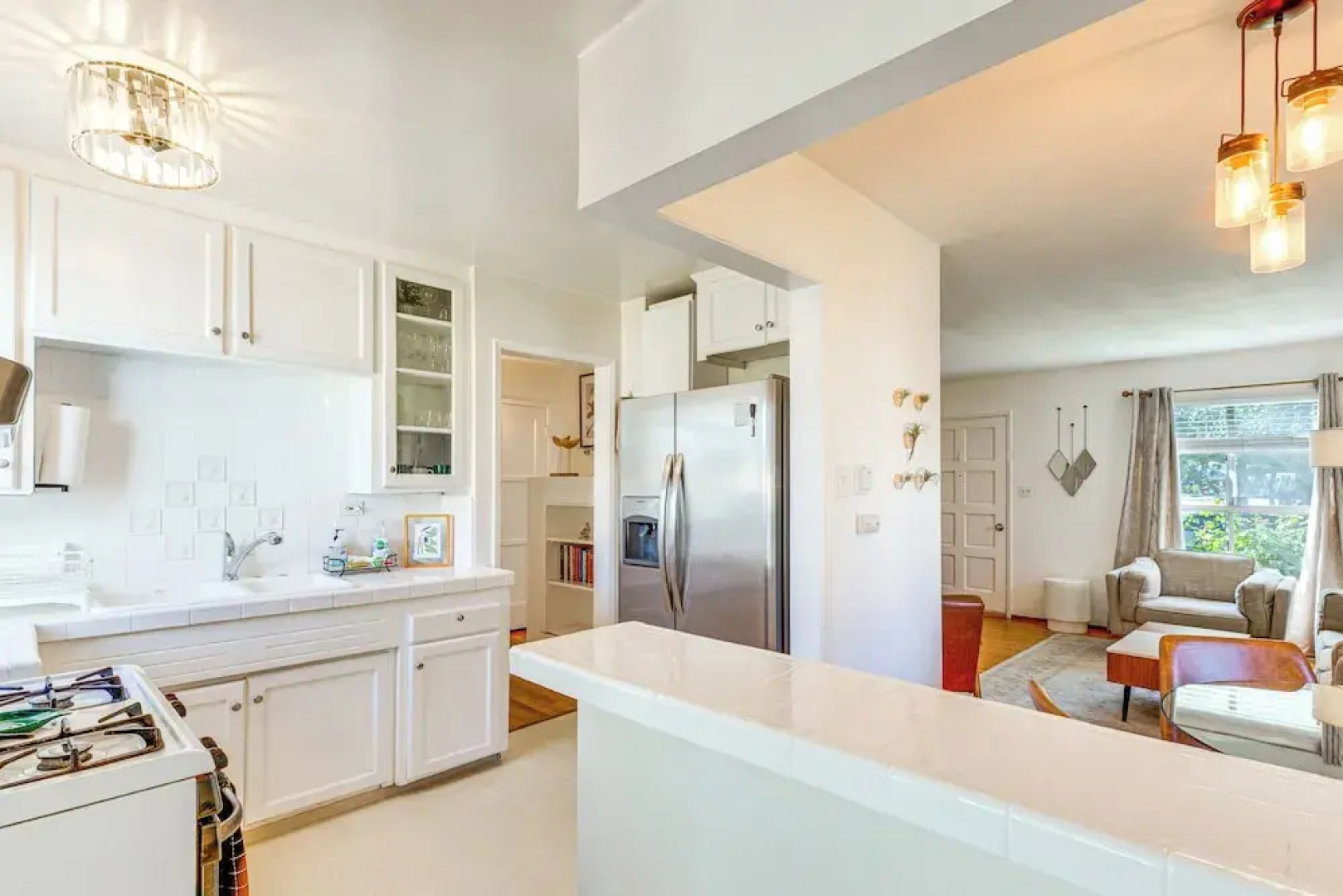 3 Mi to Universal Studios: Chic Home w/ Yard!