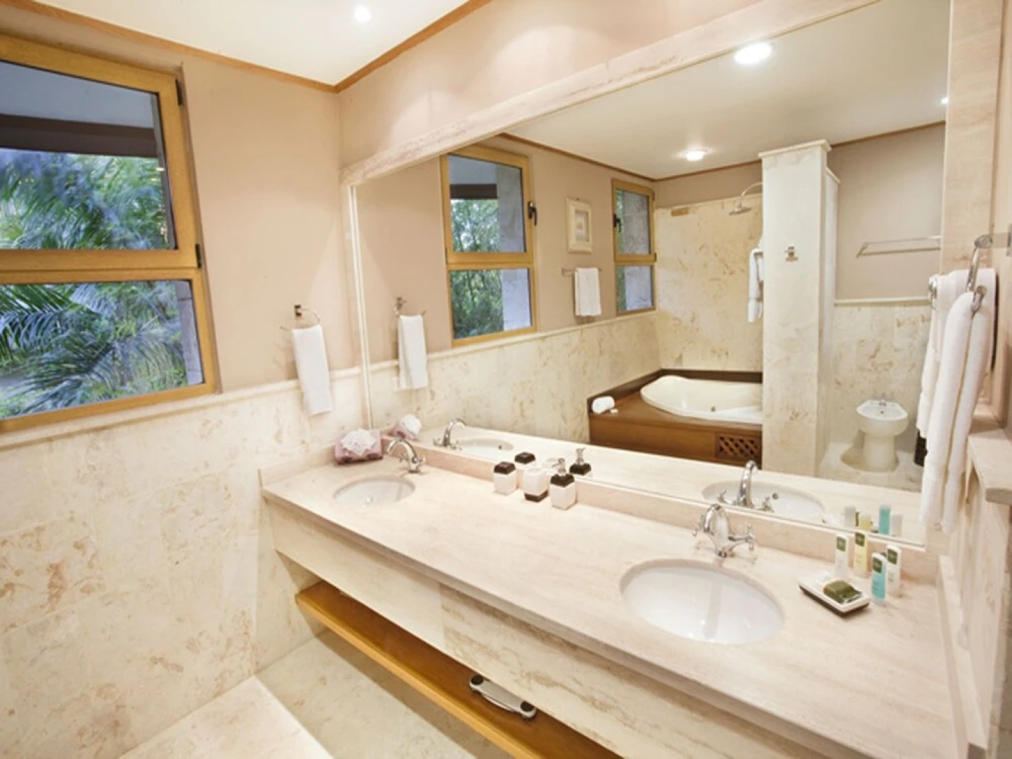 Los Altos Residences