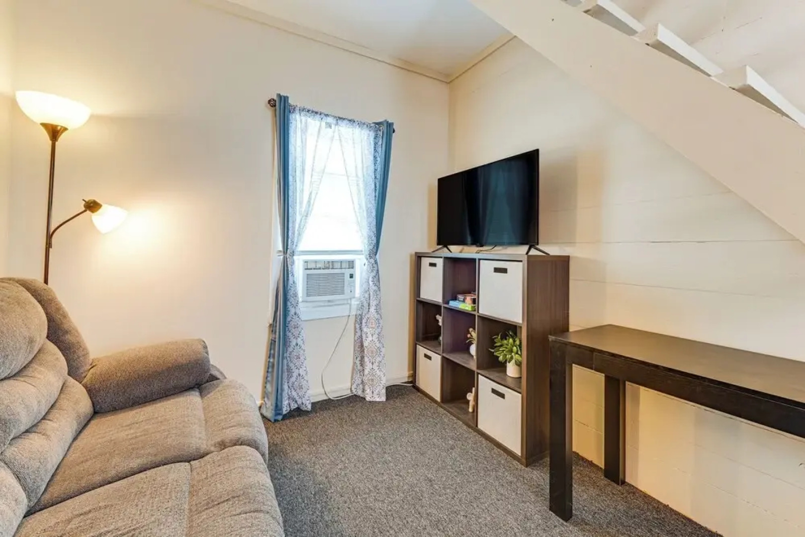 Near Cayuga Wine Trail: Seneca Falls Convenience!