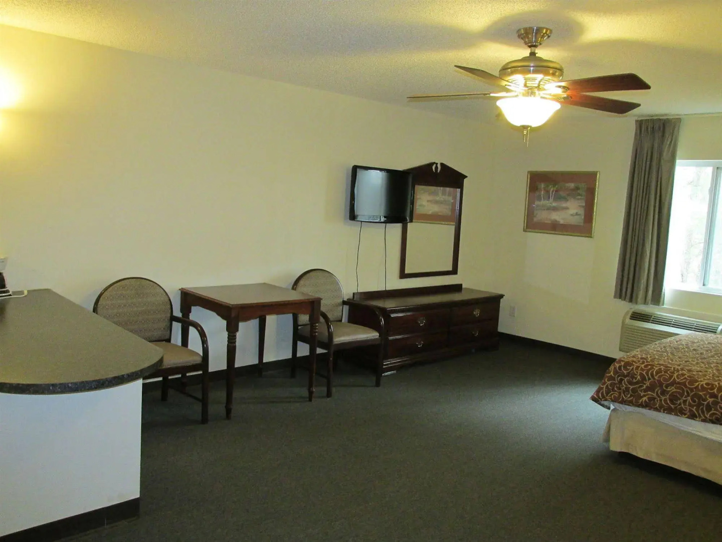 High Falls Inn and Suites