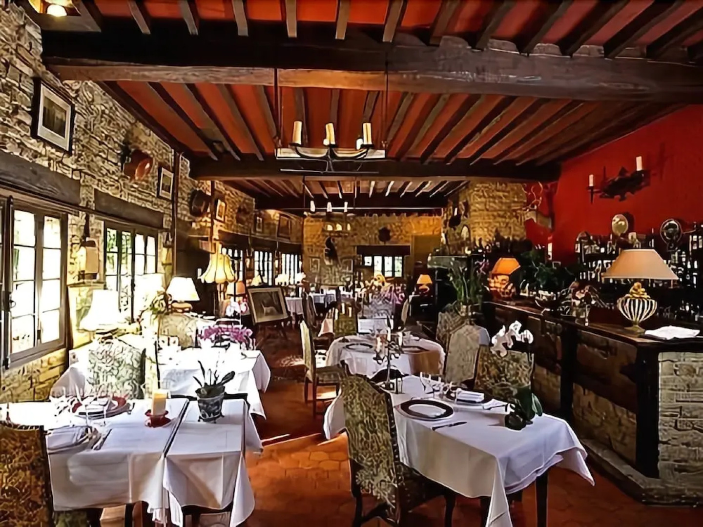 Logis Hostellerie de lAuberge de LÉtang Bleu