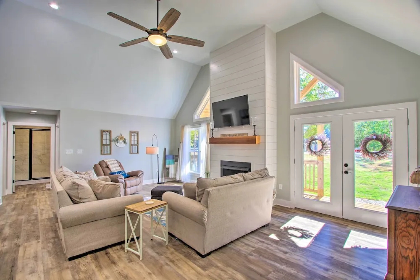 2 Mi to Golf Course + Fire Pit: Cozy Counce Cabin!