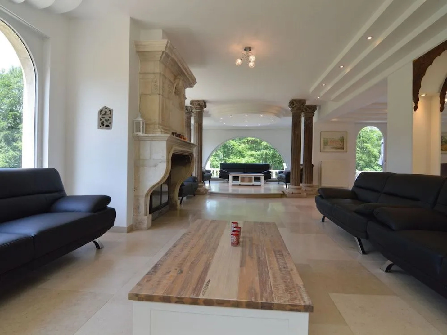 Luxurious Mansion in Brakel with Pond