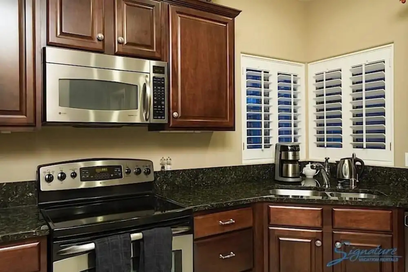 Hot Spot at Desert Ridge By Signature Vacation R