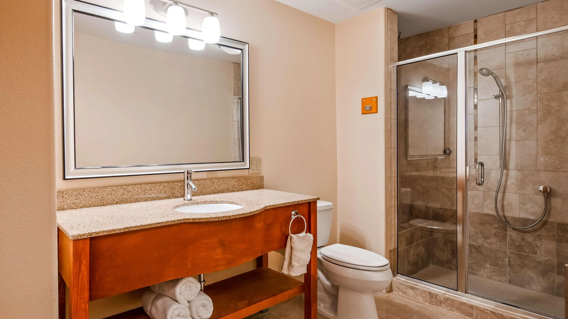 Best Western Plus Rose City Conference Center Inn