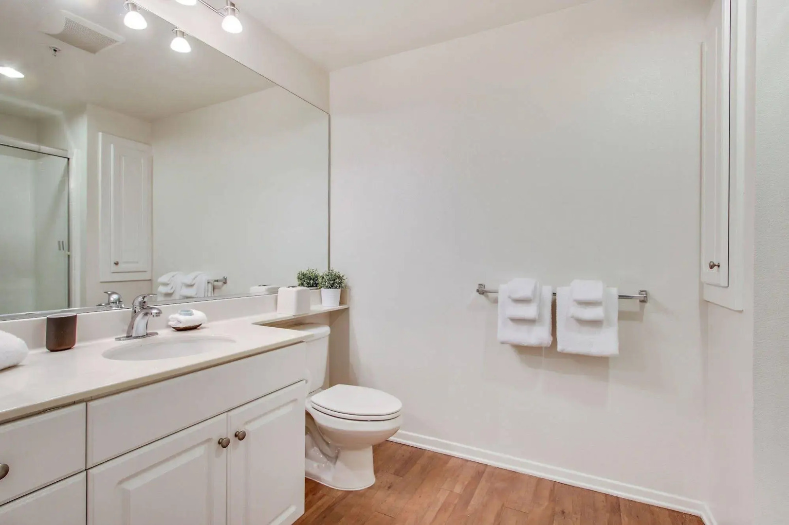 Global Luxury Suites at The Village