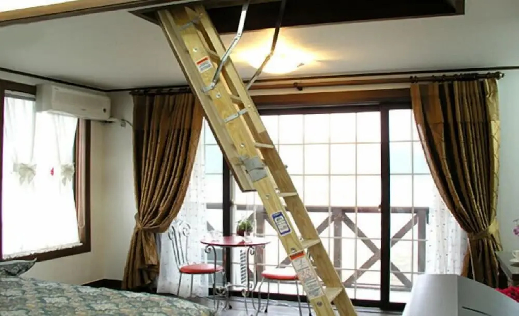 White House on the Hill HayanZip